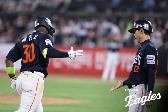 시즌 6호 홈런을 친 한화 페라자