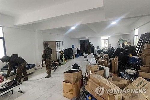 미얀마 범죄단지 KK파크를 급습한 미얀마 군의 모습 [AP 연합뉴스]