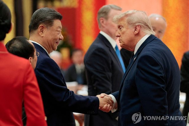 시진핑 중국 국가주석과 악수하는 도널드 트럼프 미국 대통령