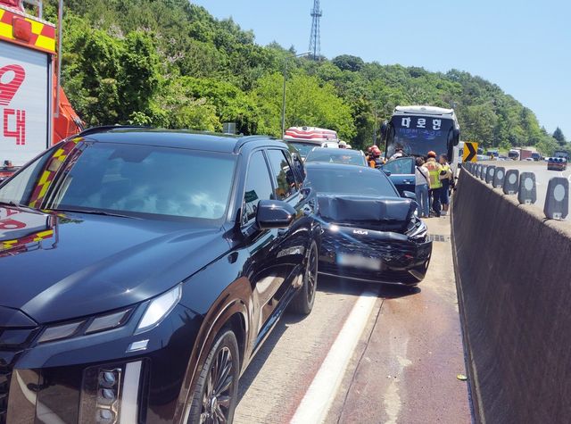 남해고속도로서 추돌 사고