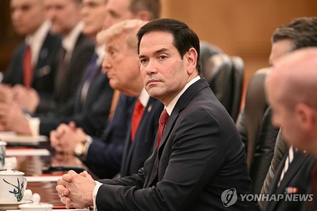 미중정상회담에 트럼프 대통령 옆자리 앉은 루비오 장관