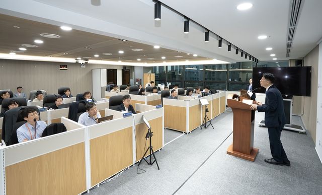기자간담회 하는 황종우 해수부 장관