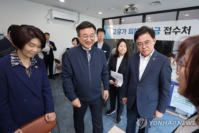 윤호중 장관, 고유가 지원금 1차 지급 현장 방문