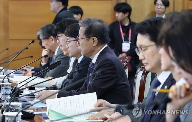 발언하는 김좌관 민간위원장