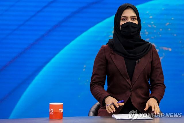 아프간 보도채널 톨로뉴스 뉴스진행자(기사와 무관함)