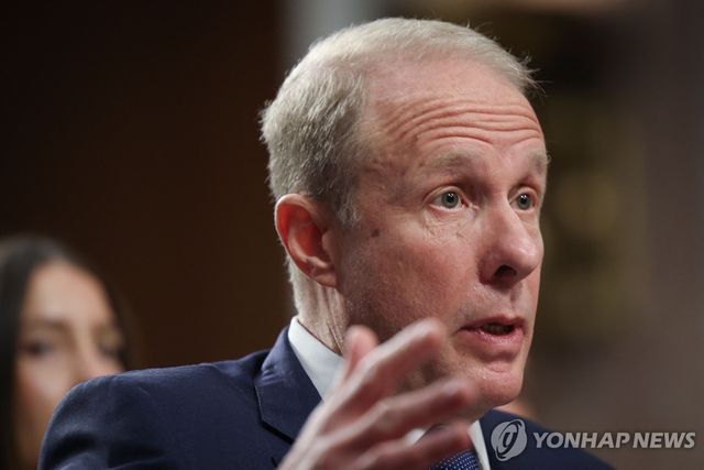 스티븐 파인버그 국방부 부장관 