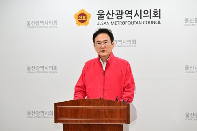 기자회견 하는 문호철 국민의힘 김두겸 후보 선대위 대변인