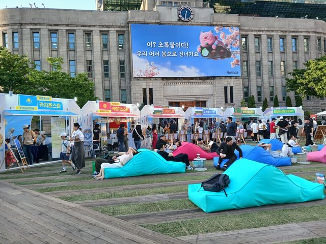 서울 광장에 마련된 중앙아시아 5개국 홍보 부스