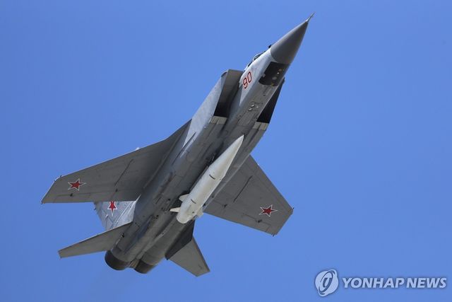 킨잘 극초음속 미사일 장착한 러시아 공군 미그-31K 전투기