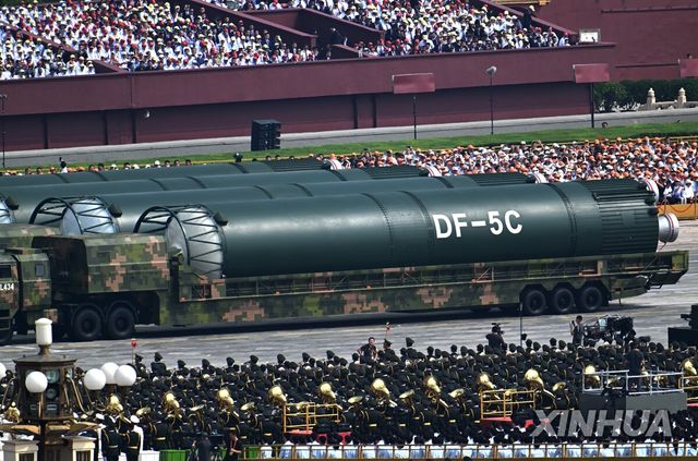 작년 9월 3일 베이징 열병식에 등장한 중국 ICBM DF-5C