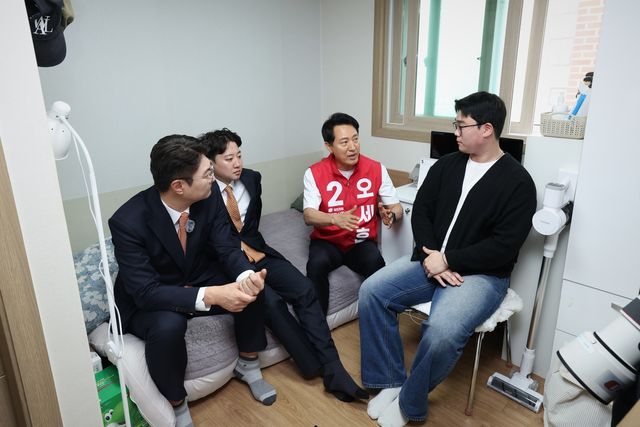 오세훈-이준석, 서울 노원구 공릉동 청년 원룸 방문