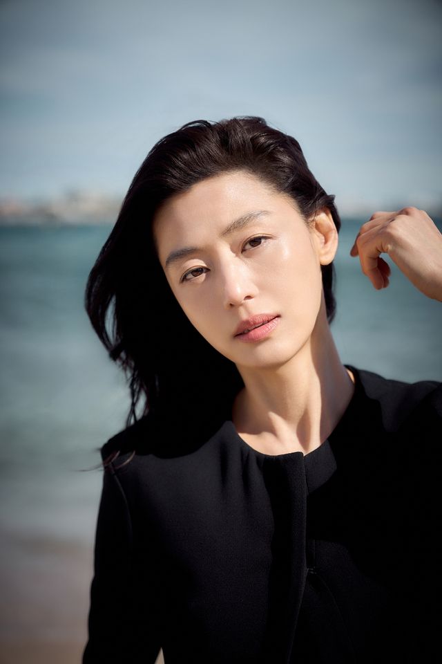 영화 '군체' 주연 배우 전지현