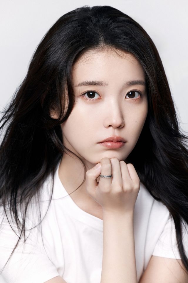 가수 겸 배우 아이유