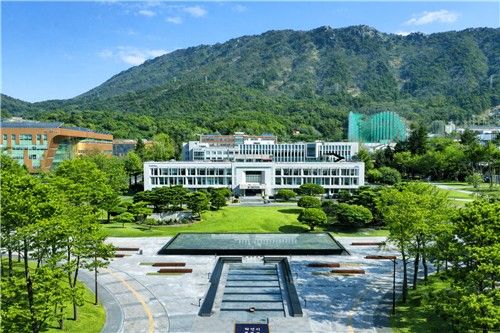 국립창원대 대학본부 전경