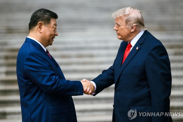 악수하는 미중 정상