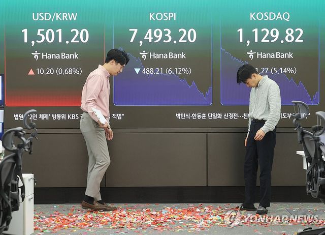 세리머니 흔적 치우기도 전에