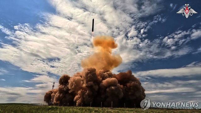 러시아 ICBM 사르마트 시험 발사 장면
