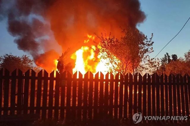 우크라이나 드론 공격에 불타는 모스크바 주택