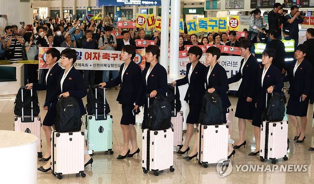 입국하는 내고향축구단