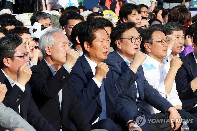 한목소리로 제창하는 님을 위한 행진곡