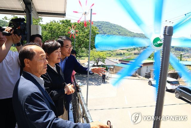 송미령 장관, 바람개비 마을 현장 방문