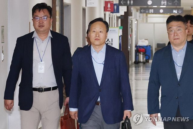 2차 사후조정 회의 참석하는 여명구 사측 대표교섭위원