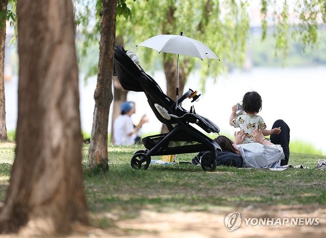 그늘 아래서