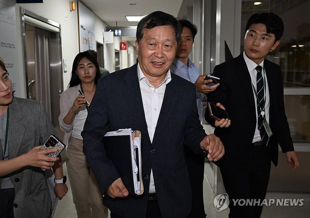 2차 사후조정 첫날 회의 마친 박수근 중노위원장
