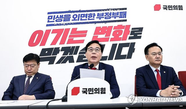 6.3 지방선거 현안 관련 기자간담회하는 송언석 원내대표