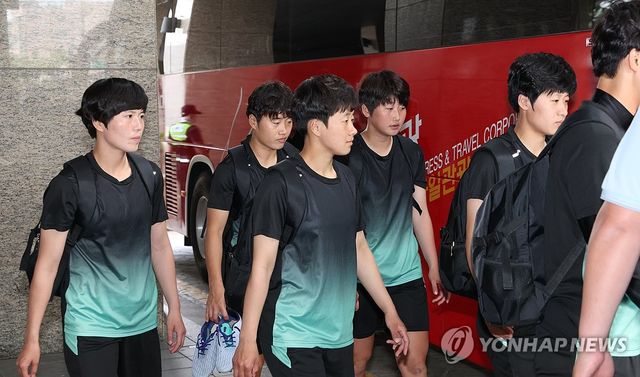 훈련장 이동하는 내고향여자축구단