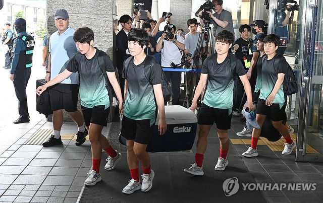 훈련장으로 이동하는 내고향여자축구단