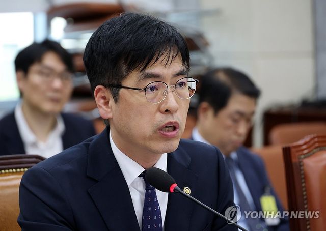 답변하는 김민재 행안부 차관