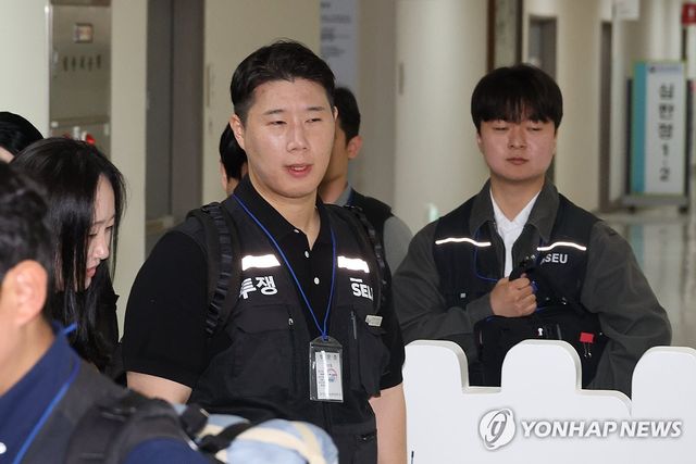 2차 사후조정 회의 참석하는 최승호 노조 위원장