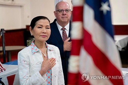 호전 전 주지사와 부인 유미 호건 여사