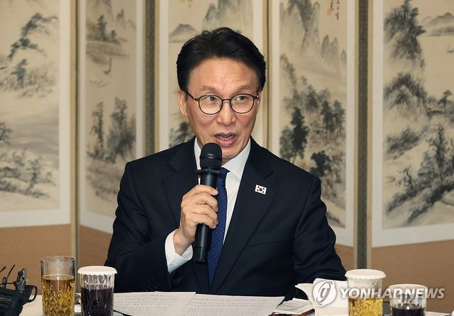 발언하는 김민석 총리
