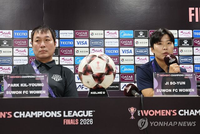 기자회견 하는 수원FC 위민