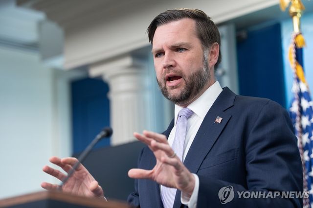 19일(현지시간) 기자회견 중인 JD 밴스 미국 부통령