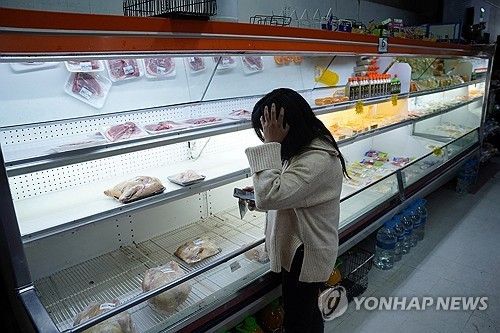 물건이 텅텅빈 라파스의 한 마트
