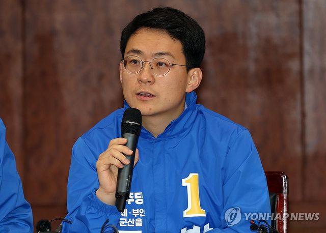 전북 군산·김제·부안을 국회의원 보궐선거 출마한 더불어민주당 박지원 후보