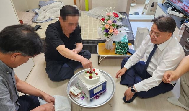 생일상 차려주는 모습 