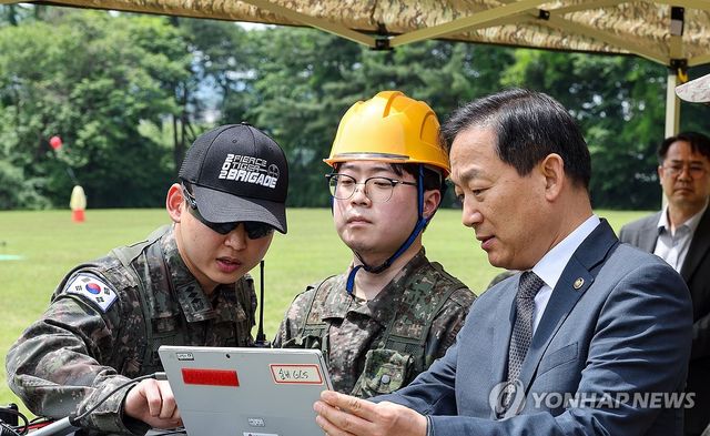 이두희 국방부 차관, 예비군 드론 활용 현장 확인