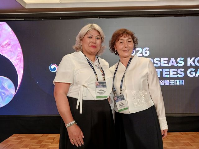 해외입양인연대(GOAL) 김성미(오른쪽) 사무총장과 함께한 손영선 회장