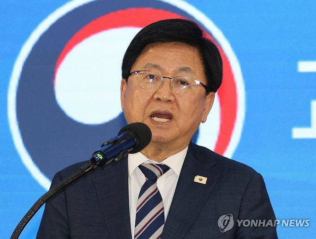 스승의날 행사서 발언하는 최교진 장관