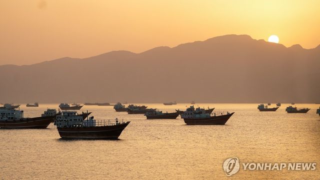 호르무즈 해협에 정박 중인 선박들