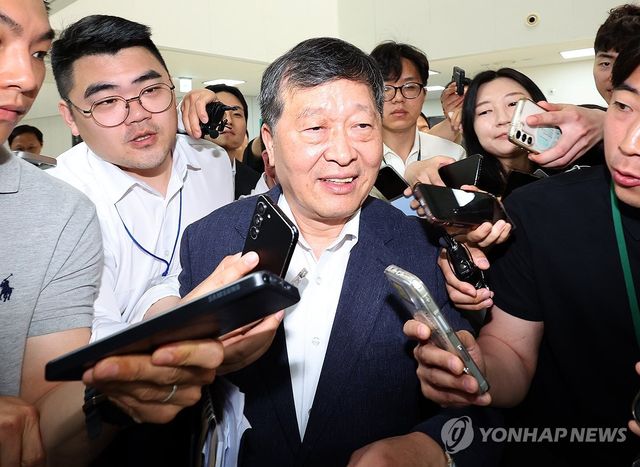 2차 사후조정 회의 참석하는 박수근 중노위원장