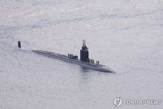 부산 입항하는 미 해군 핵 추진잠수함 그린빌함