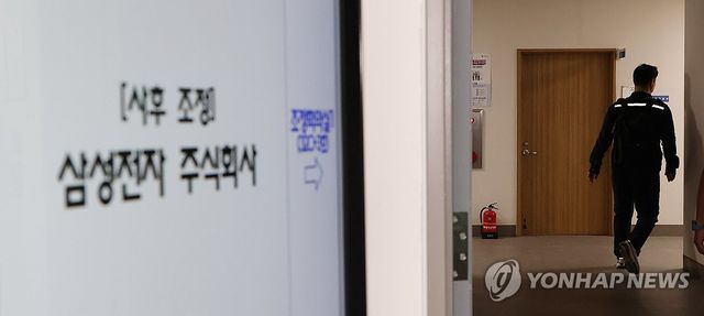 협상장 들어가는 최승호 노조위원장