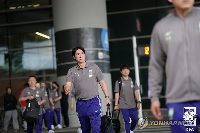 홍명보 감독, 사전 훈련지 미국 솔트레이크시티 도착