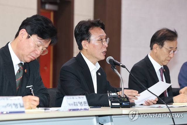 새만금 전북 대혁신 TF 3차회의서 발언하는 김민석 국무총리