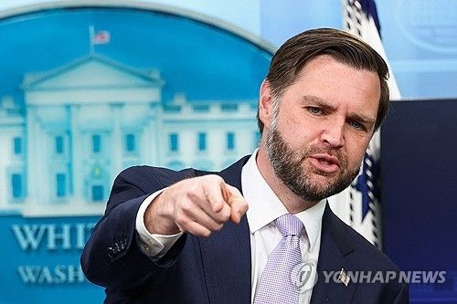 백악관 브리핑하는 밴스 부통령